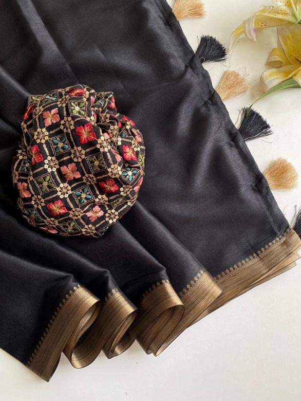 Cotton Tussar Saree with Gold Zari Patta - Detail View