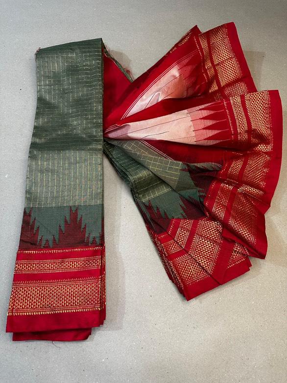 Ilkal Jeri Checks Saree - Detail View